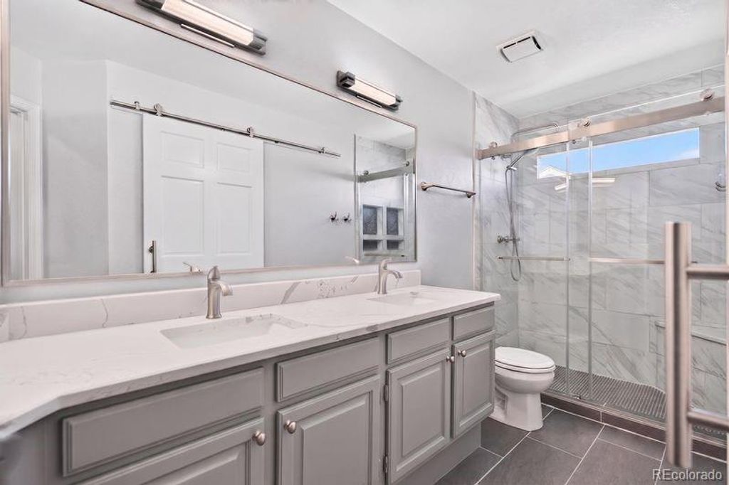 Image 14 of property listing at 9335 Prairie View Drive, Littleton, CO 80126