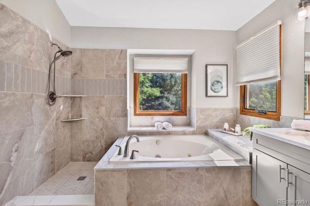 Image 17 of property listing at 9335 Prairie View Drive, Littleton, CO 80126