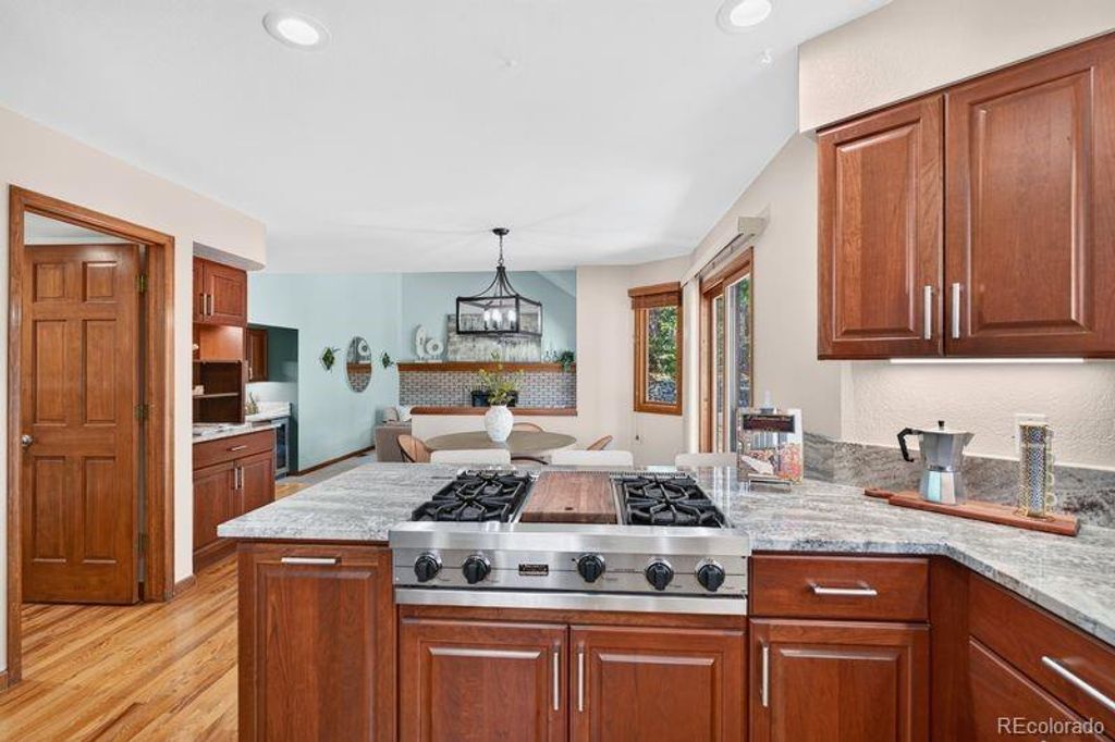Image 4 of property listing at 9335 Prairie View Drive, Littleton, CO 80126