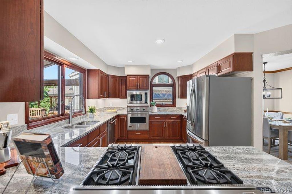 Image 6 of property listing at 9335 Prairie View Drive, Littleton, CO 80126