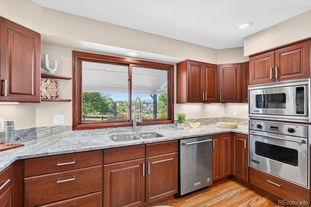 Image 7 of property listing at 9335 Prairie View Drive, Littleton, CO 80126