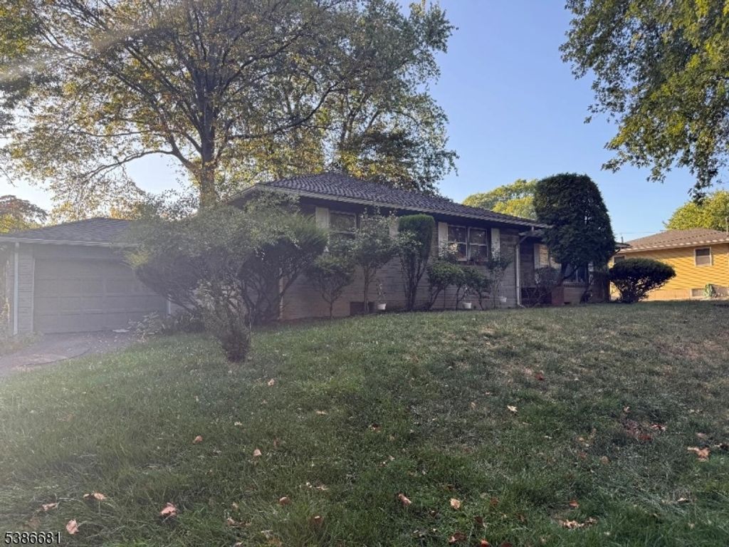 134 Lake View Blvd, Edison Twp., NJ 08817
