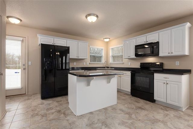 10946 Whispering Lane, Kansas City, KS 66109