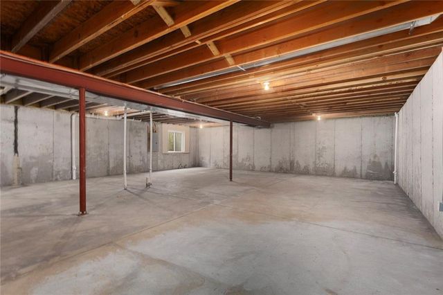 10946 Whispering Lane, Kansas City, KS 66109