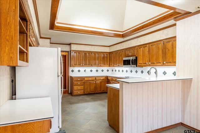 815 WOODLAND HILLS DRIVE, Tyler, TX 75701