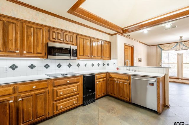 815 WOODLAND HILLS DRIVE, Tyler, TX 75701