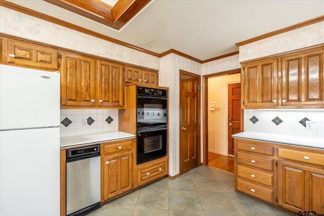 815 WOODLAND HILLS DRIVE, Tyler, TX 75701
