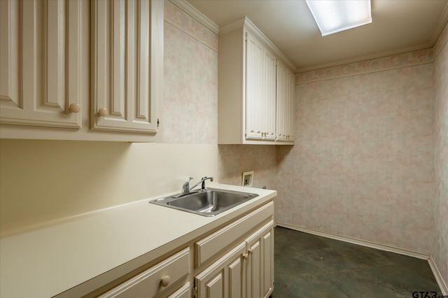 815 WOODLAND HILLS DRIVE, Tyler, TX 75701