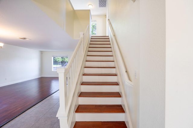 1423 Sienna Park Dr, Tracy, CA 95376