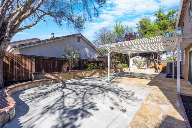 1423 Sienna Park Dr, Tracy, CA 95376