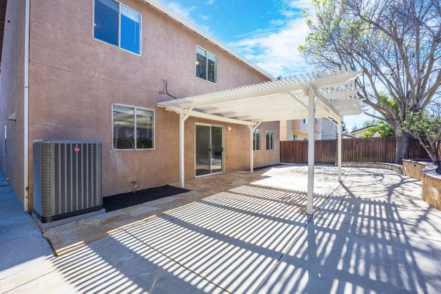 1423 Sienna Park Dr, Tracy, CA 95376