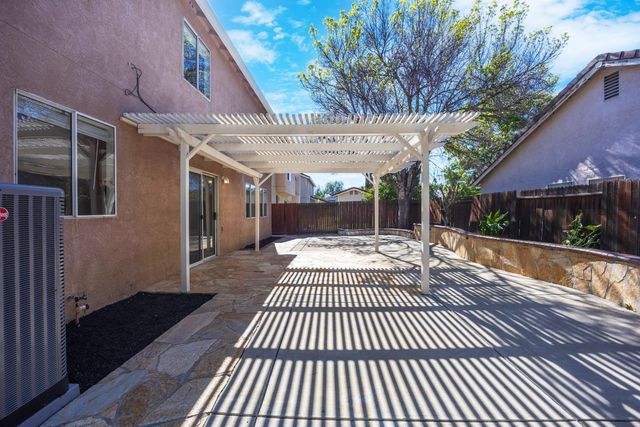 1423 Sienna Park Dr, Tracy, CA 95376