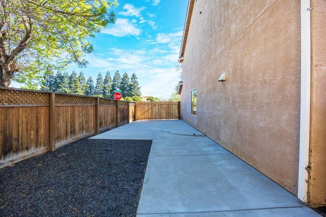 1423 Sienna Park Dr, Tracy, CA 95376