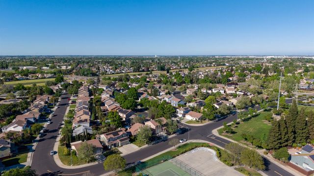 1423 Sienna Park Dr, Tracy, CA 95376