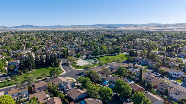 1423 Sienna Park Dr, Tracy, CA 95376