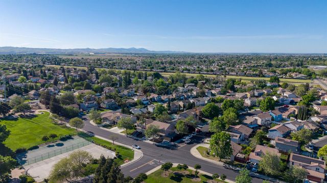 1423 Sienna Park Dr, Tracy, CA 95376