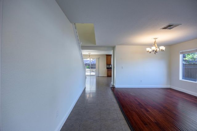 1423 Sienna Park Dr, Tracy, CA 95376