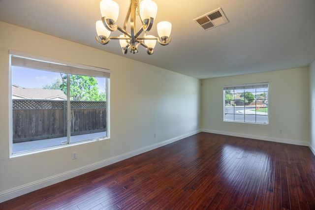 1423 Sienna Park Dr, Tracy, CA 95376