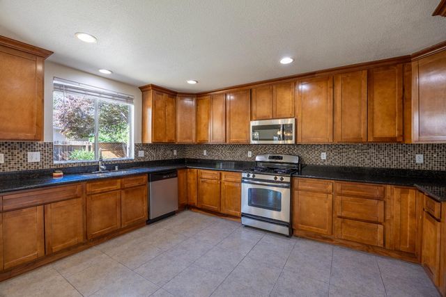 1423 Sienna Park Dr, Tracy, CA 95376