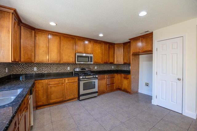 1423 Sienna Park Dr, Tracy, CA 95376