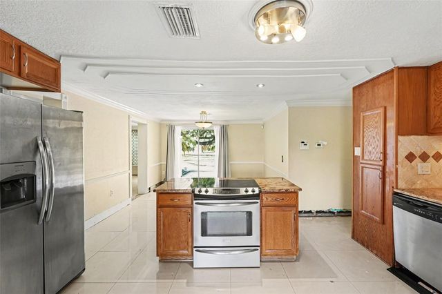 202 ARLINGTON AVENUE E, Oldsmar, FL 34677