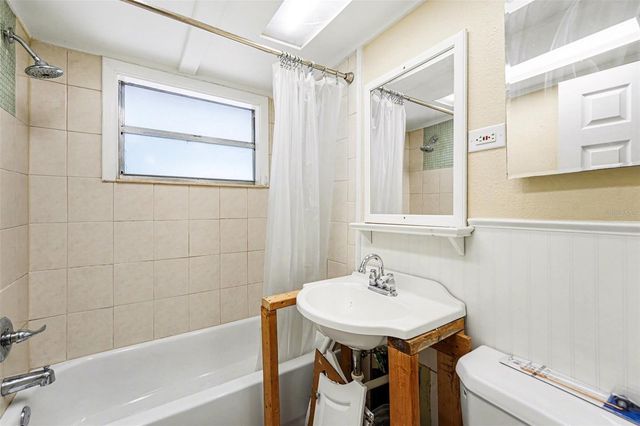 202 ARLINGTON AVENUE E, Oldsmar, FL 34677