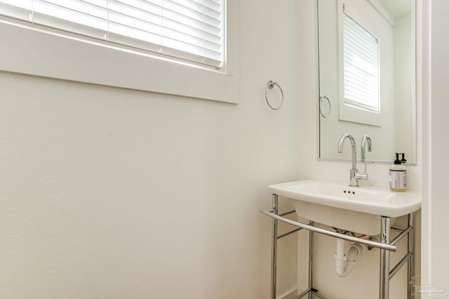 941 W Wright St, Pensacola, FL 32501