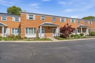 2138 Rugen Road A, Glenview, IL 60026