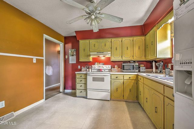 1560 Erwin Highway, Greeneville, TN 37745