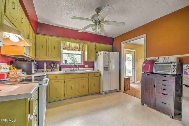 1560 Erwin Highway, Greeneville, TN 37745