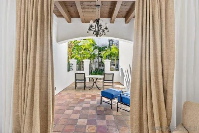 7319 Estrella De Mar Rd 10, Carlsbad, CA 92009