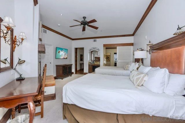 7319 Estrella De Mar Rd 10, Carlsbad, CA 92009