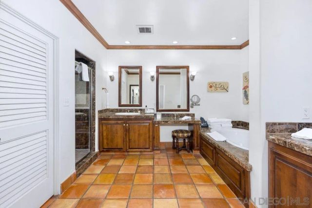 7319 Estrella De Mar Rd 10, Carlsbad, CA 92009