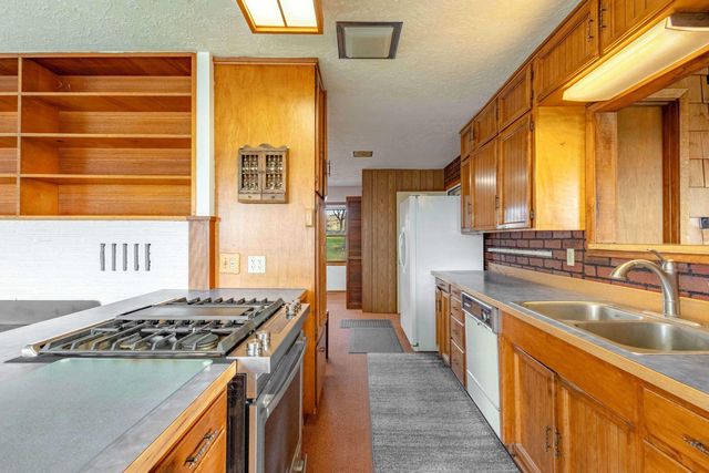 402 Claremont Drive, Madras, OR 97741