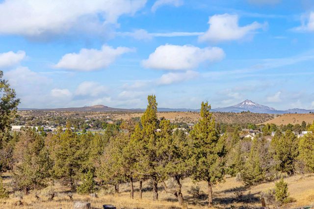 402 Claremont Drive, Madras, OR 97741