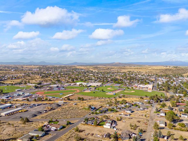 402 Claremont Drive, Madras, OR 97741