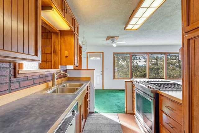 402 Claremont Drive, Madras, OR 97741