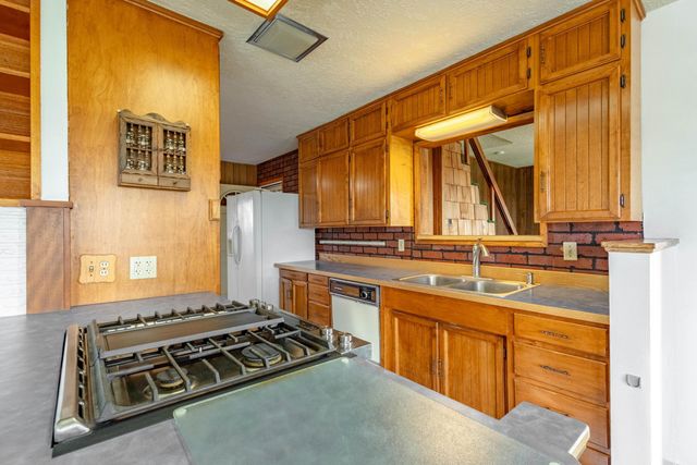 402 Claremont Drive, Madras, OR 97741