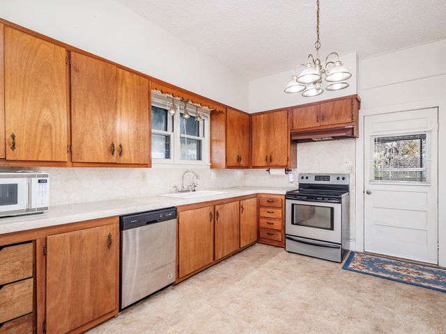 702 Avenue B, Santa Anna, TX 76878