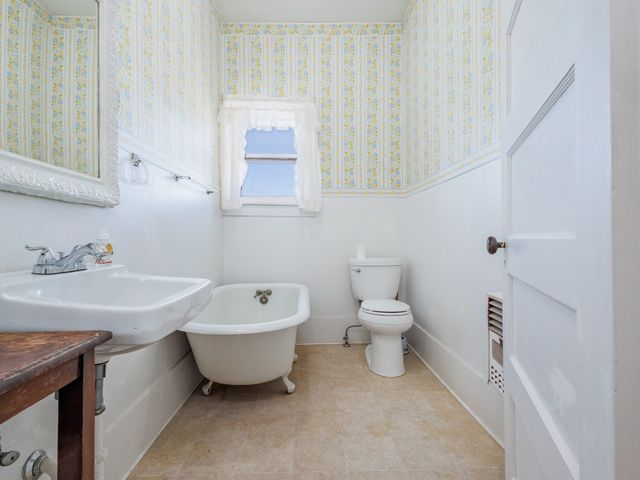 702 Avenue B, Santa Anna, TX 76878