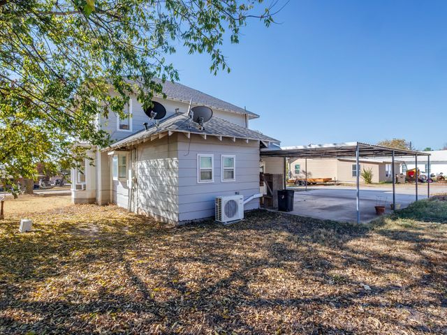 702 Avenue B, Santa Anna, TX 76878