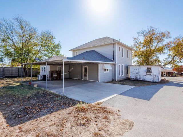 702 Avenue B, Santa Anna, TX 76878