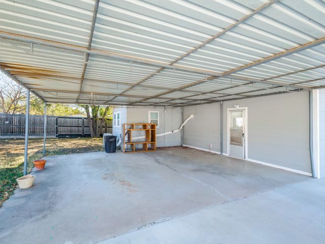 702 Avenue B, Santa Anna, TX 76878