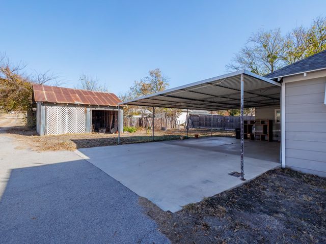 702 Avenue B, Santa Anna, TX 76878