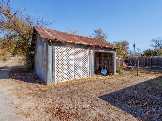 702 Avenue B, Santa Anna, TX 76878