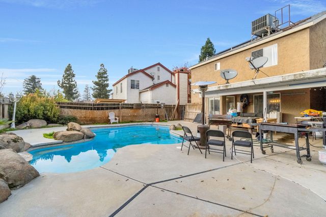 2372 Ironwood Way, Madera, CA 93637