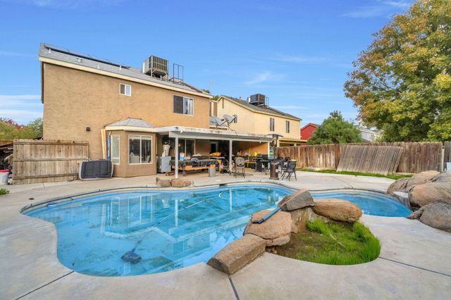 2372 Ironwood Way, Madera, CA 93637