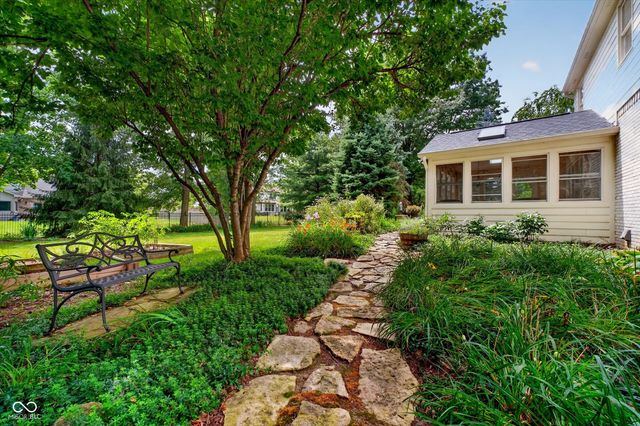 5785 Gyrfalcon Place, Carmel, IN 46033