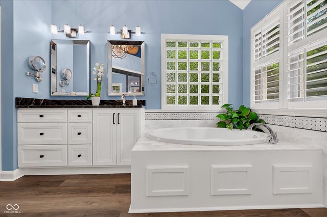 5785 Gyrfalcon Place, Carmel, IN 46033