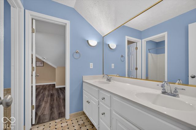 5785 Gyrfalcon Place, Carmel, IN 46033